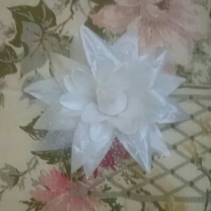 White Artificial Flower Hair Clip NWT